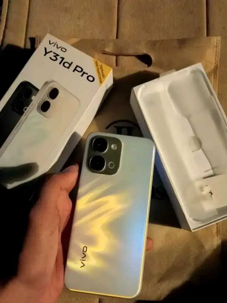 Jual hp Vivo y31d pro ram 8/256 warna putih masih mulus fullset