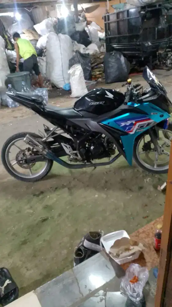 CBR 150cc 2016 lengkap BPKB STNK ada