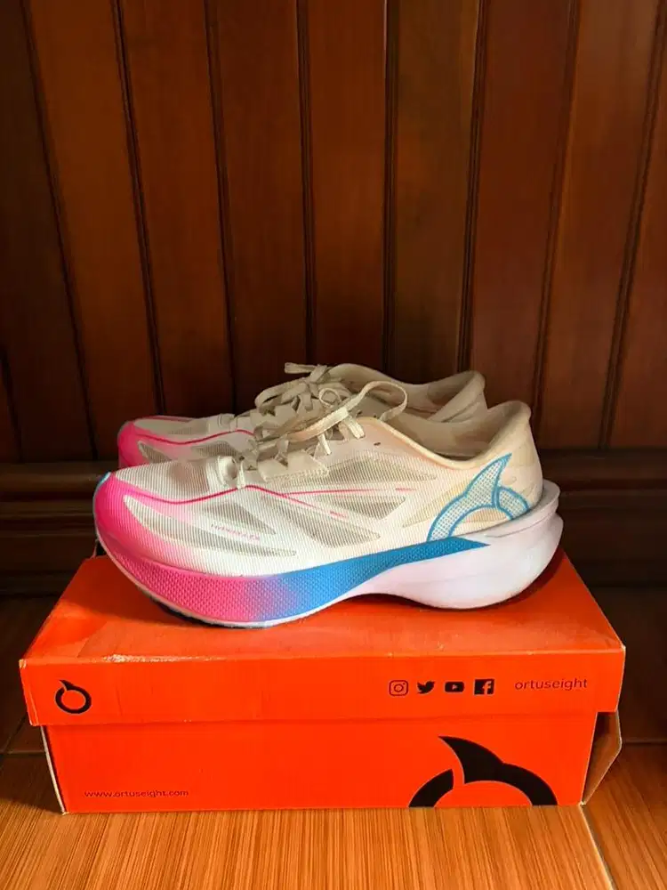 Sepatu lari ortus hyperglide