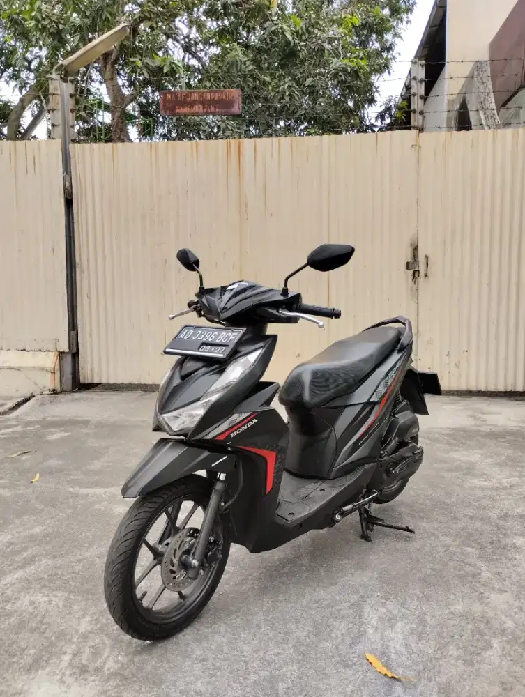 Beat Deluxe 2022 Hitam Doff