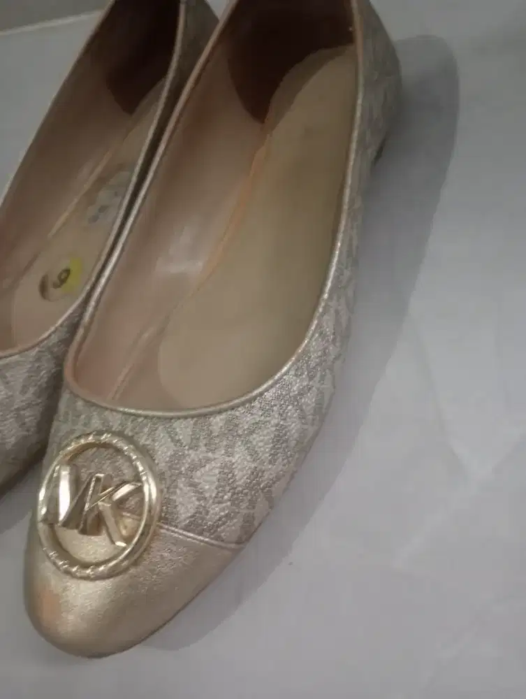 For sale preloved Michael kors shoes size 9