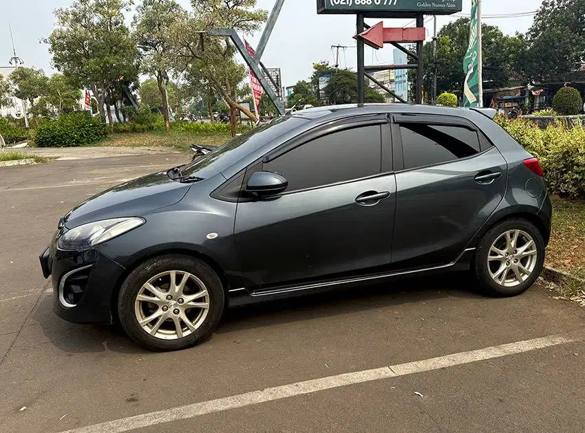 Mazda 2 Hatchback 1.5 R A/T 2011