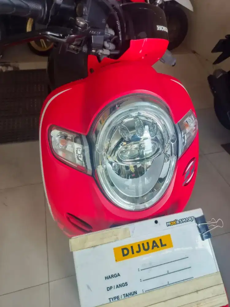 HONDA SCOOPY 2018