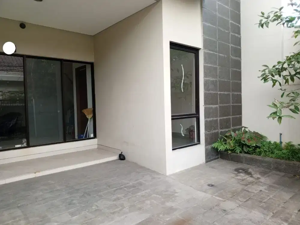 RUMAH BARU 2,5 LANTAI MINIMALIS MODERN SIAP HUNI DI TAMAN HOLIS INDAH 1 THI1 BANDUNG