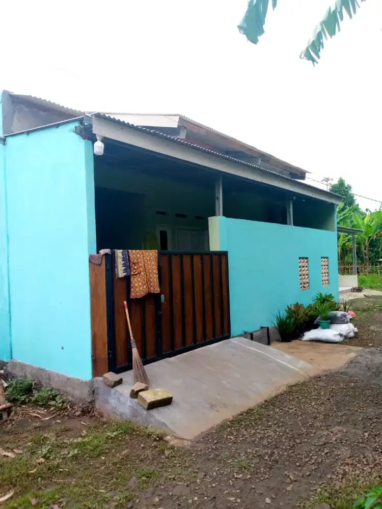 MASIH BERTAHAN SENDIRI