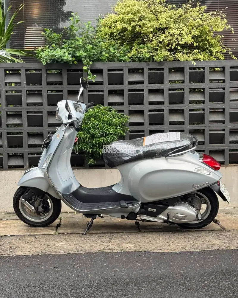 JUAL MURAH VESPA PRIMAVERA 150 IGET 2016 MULUS