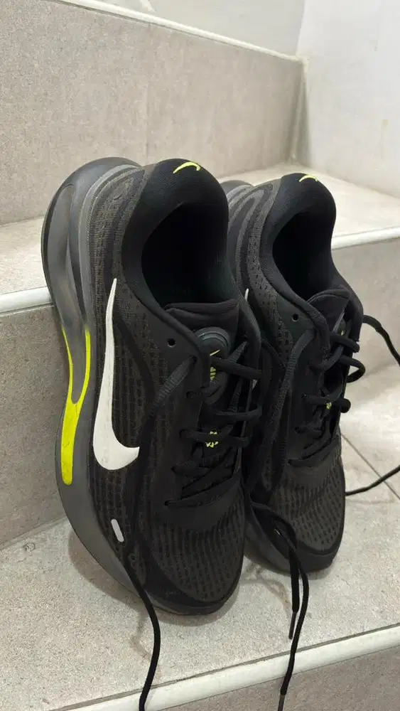 Nike Journey Run Original Size 43 / US 9.5 (like new)