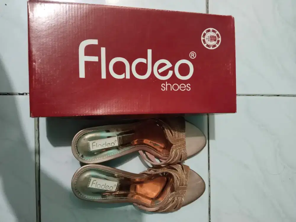 Sandal pesta merk Fladeo