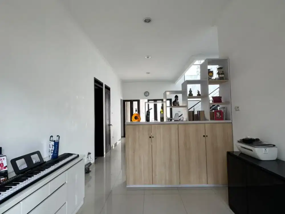 RUMAH BAGUS 2 LANTAI MINIMALIS MODERN LINGKUNGAN NYAMAN SIAP HUNI DI SINGGASANA PRADANA BANDUNG