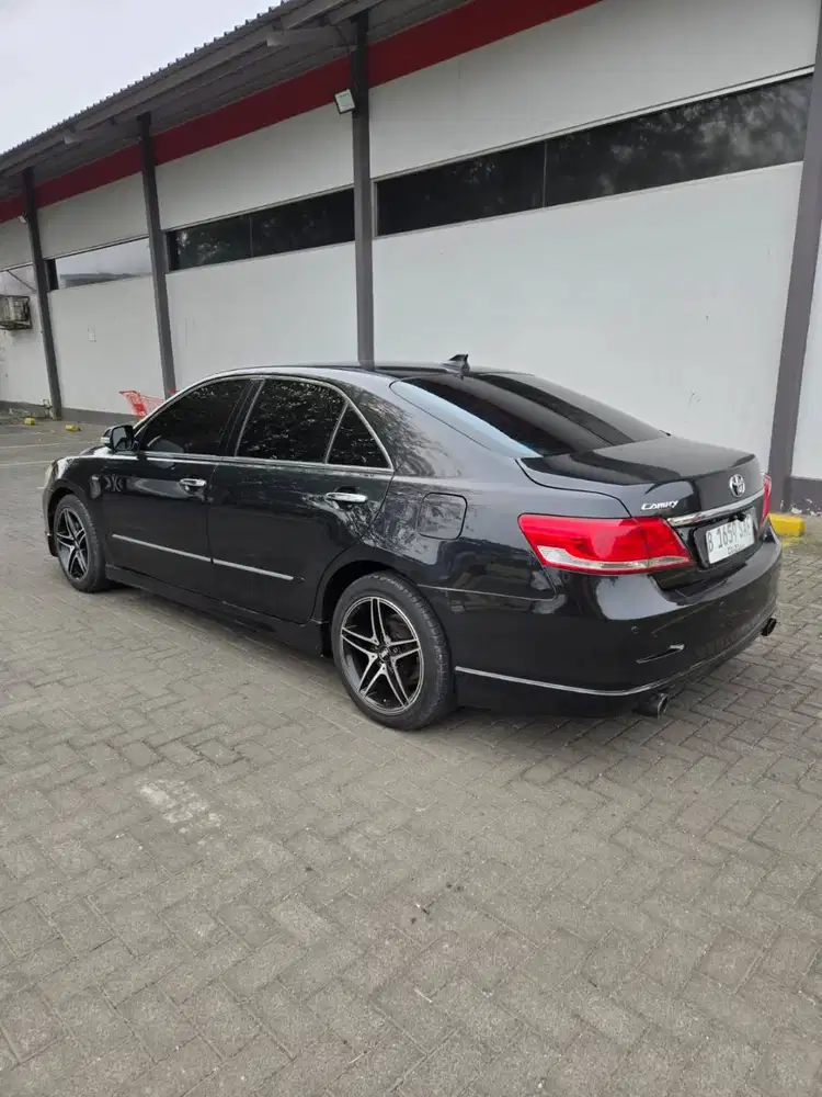 Toyota Camry V 2.4 AT 2011 | Sedan Mewah, Nyaman & Elegan