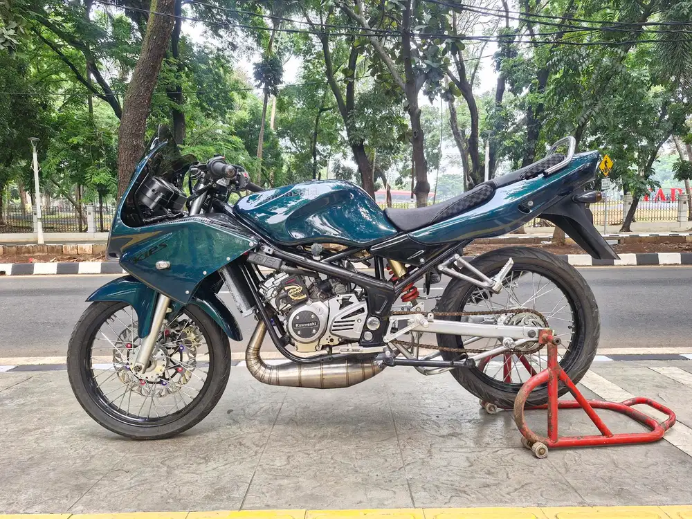 DIJUAL CASH KAWASAKI NINJA 150 RR OLD THN 2008 PJK OF 1X SIAP PAKAI