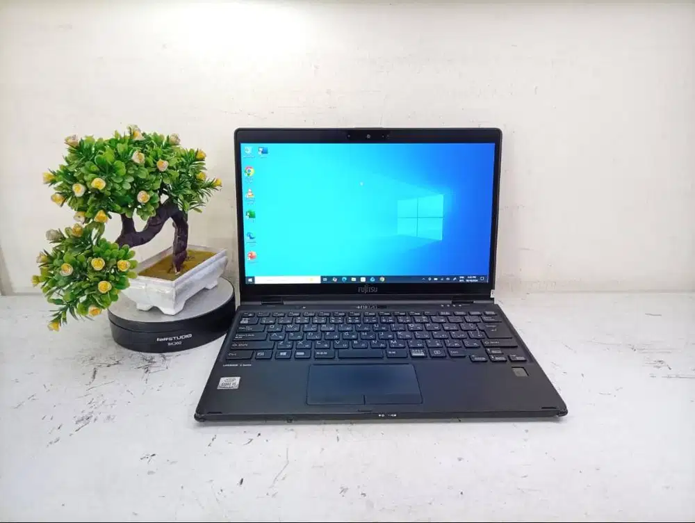 JUAL LAPTOP 2in1 Fujitsu Lifebook U series i5-10310U/8gb/256gb/13,3