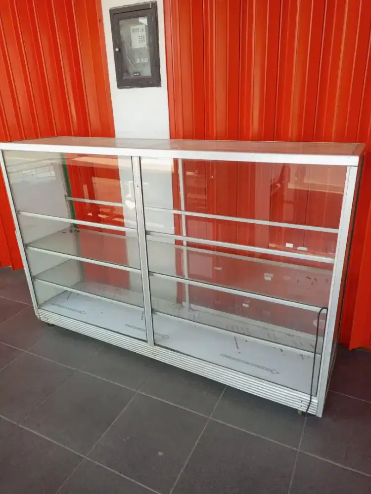 Etalase bekas panjang 2 Meter