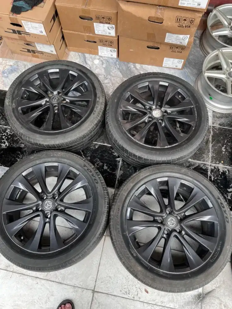 Rep OEM Toyota Alphard ring 18 pcd 5x114,3 ban 235/50 R18