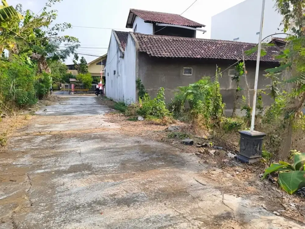 Pekarangan Depan Stikes Muhammadiyah Buntalan, Klaten