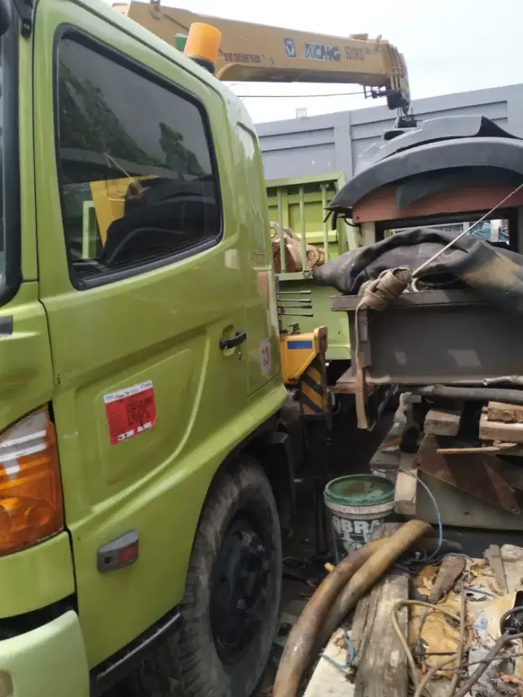Truck crane hino 10 ton tahun 2012