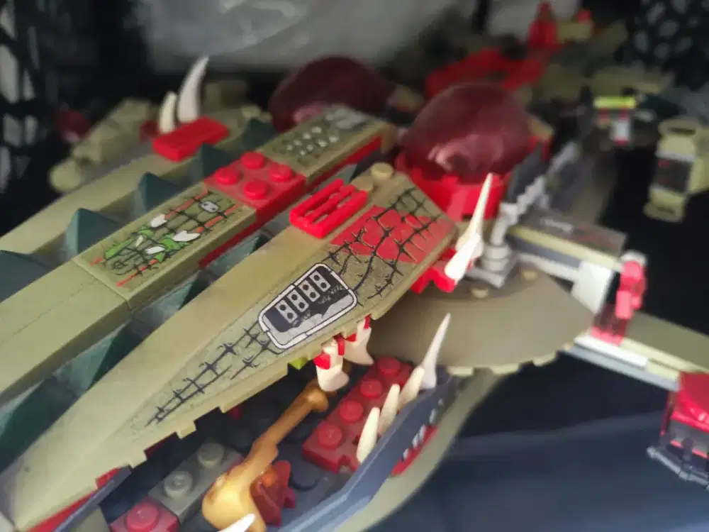 Lego set Legend of Chima (berikut acrylic box)