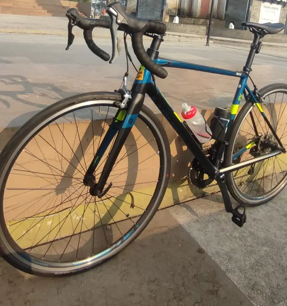 Roadbike Strattos S4 rimbrake biru kuning