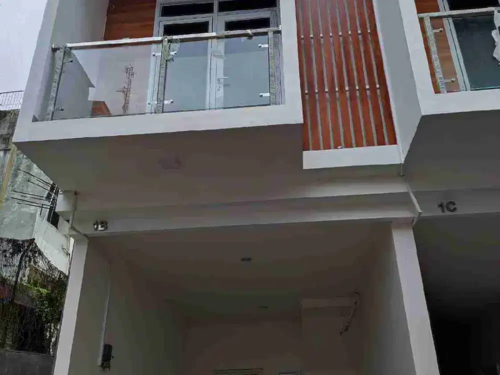 rumah murah di Jakarta pusat sawah besar jl Kartini 2 lantai SHM