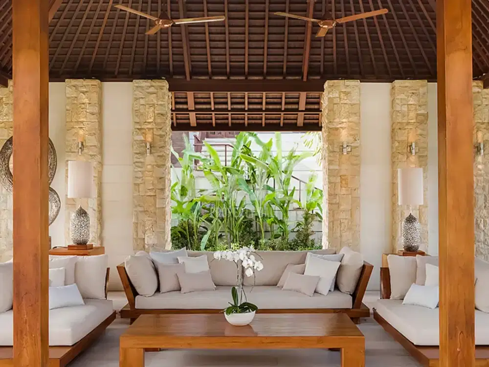 Dijual (SHM) Villa Tropis Eksklusif 6 Kamar Tidur di Canggu dengan Lapangan Tenis & Taman Luas ( Zona Campuran ) – Svfc060