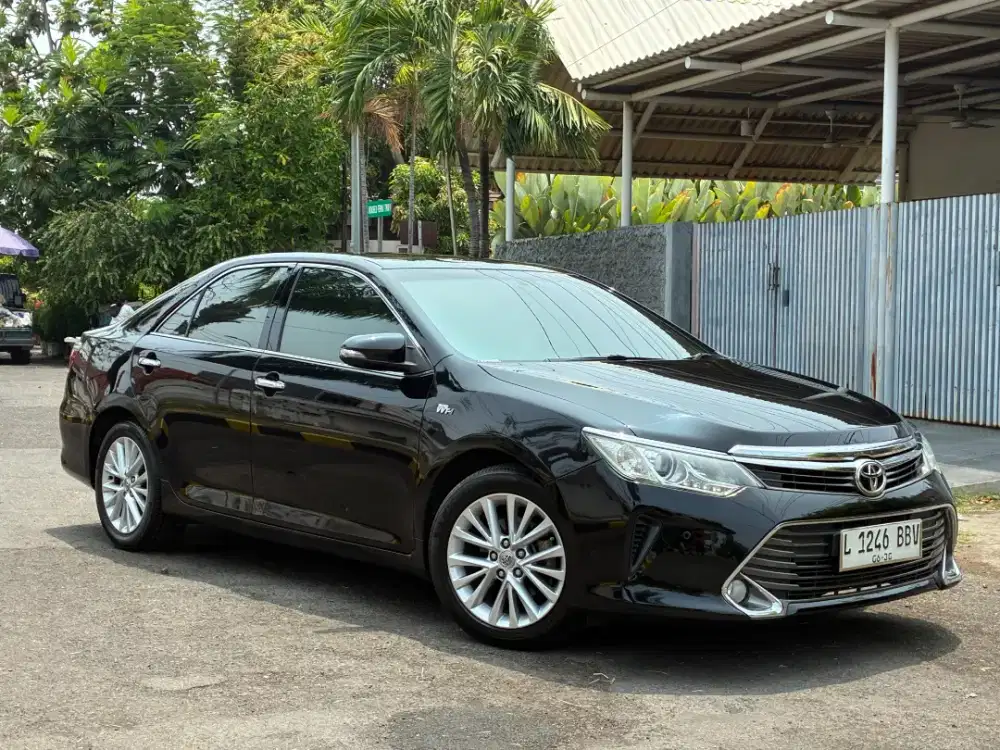 Low km Toyota Camry 2015 Istimewa Seperti Baru