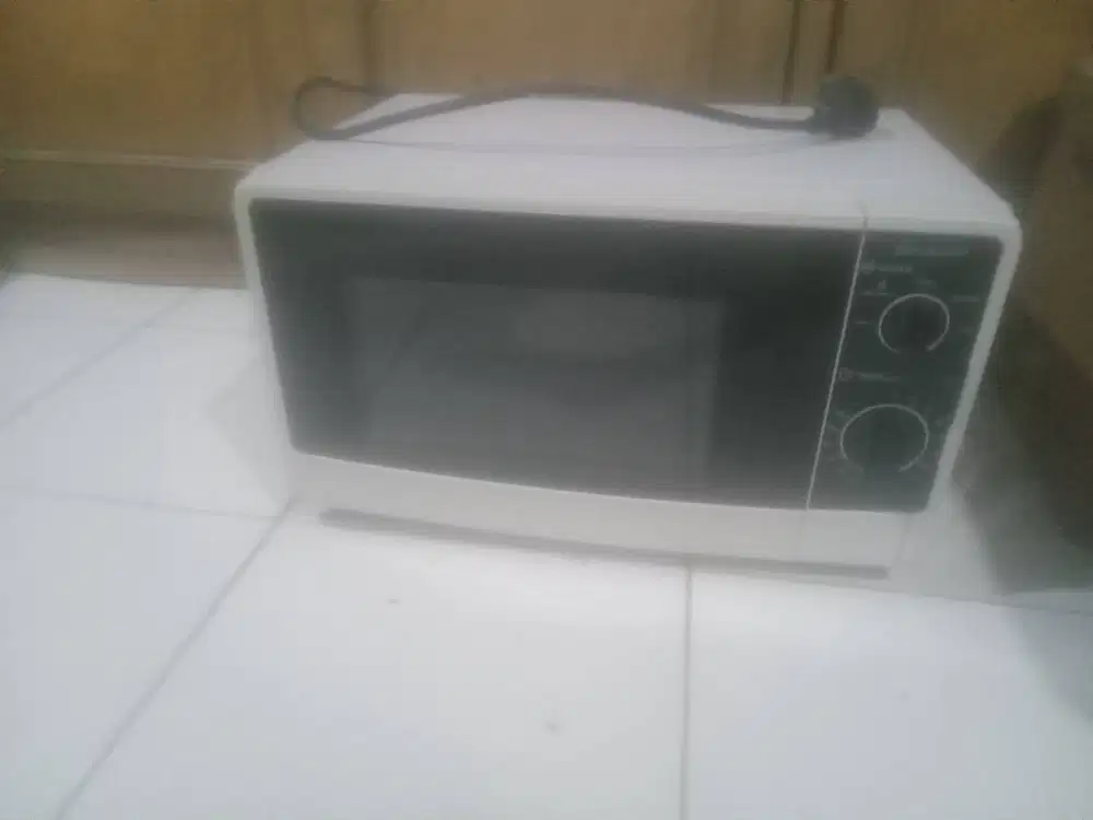 microwave oven sharp normal (minus ada karat sedikit)