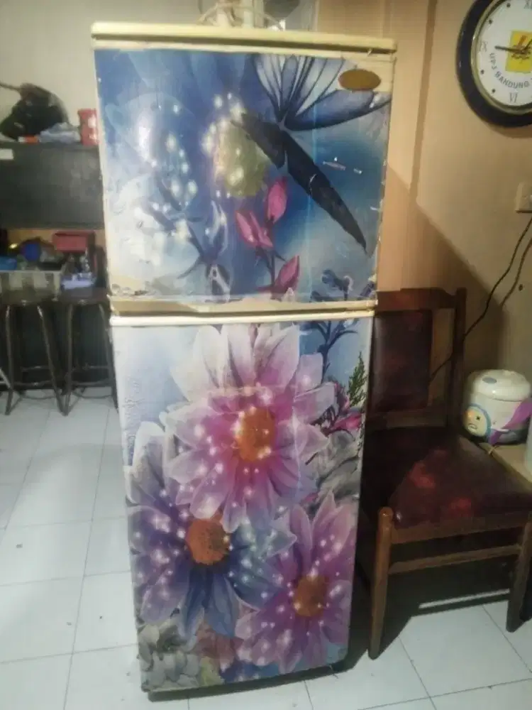 kulkas dua pintu merk Toshiba
