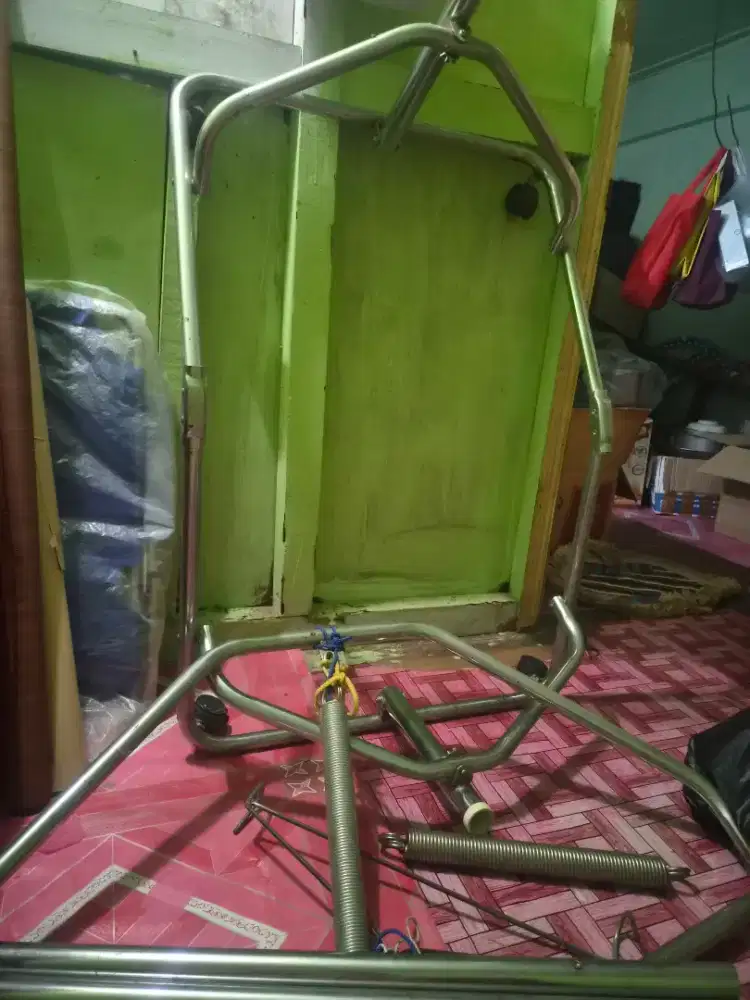 Ayunan besi anak anak bekas