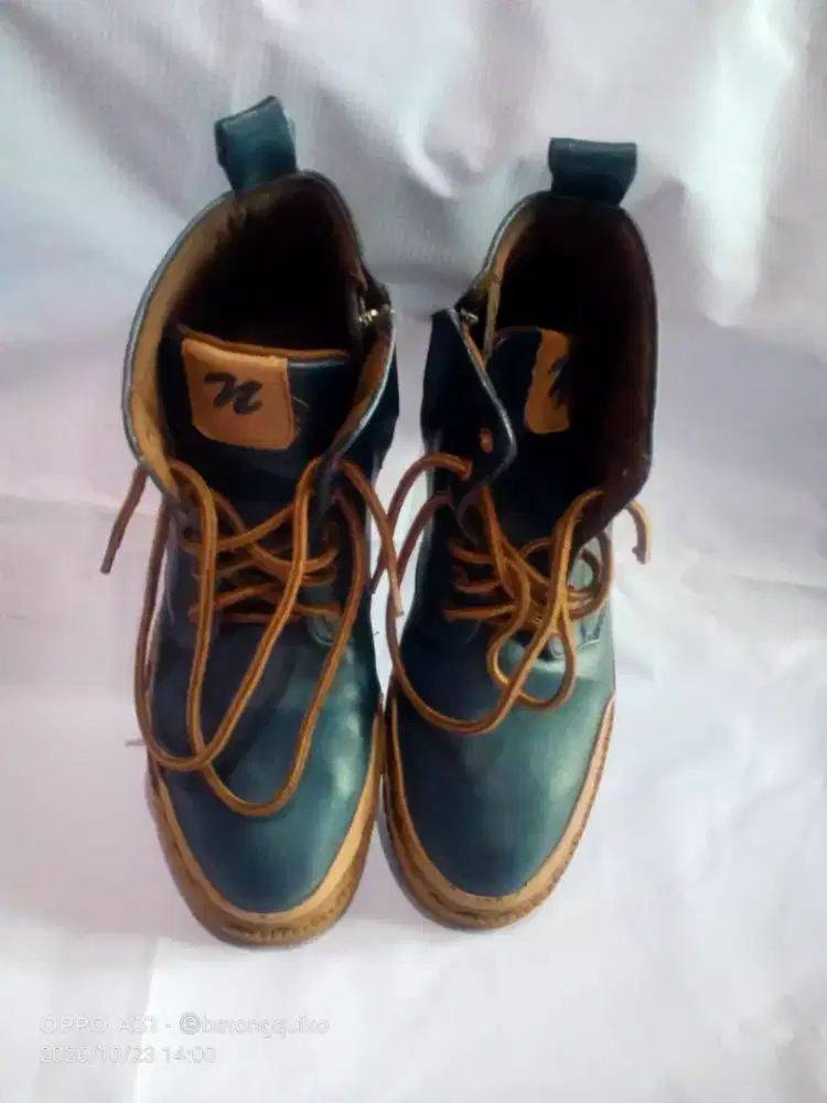 Sepatu kulit boot size 42