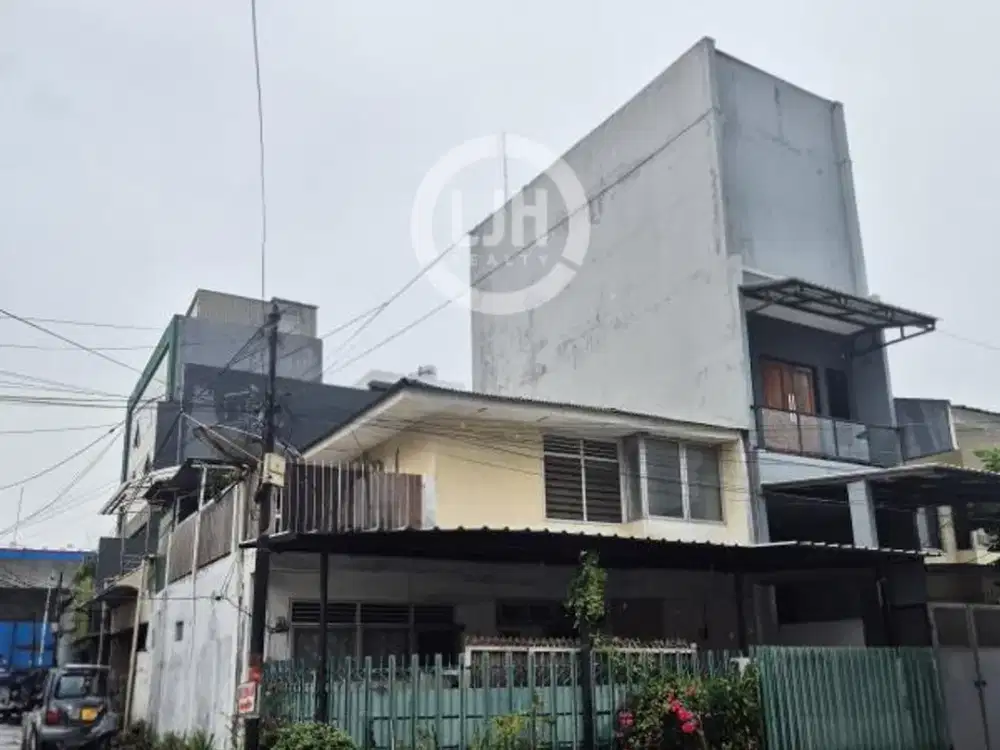 Rumah Hook di Permata Biru Kelapa Gading Jakarta Utara Lokasi Strategis