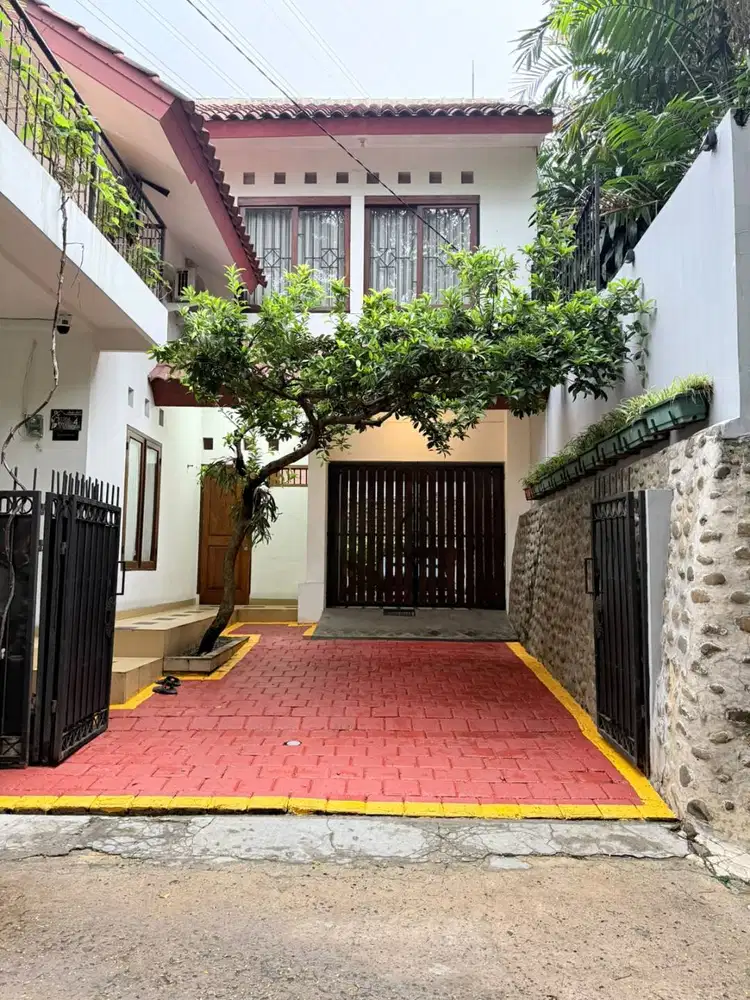 DISEWAKAN RUMAH PREMIUM + KOLAM RENANG PRIBADI (Private Swimming Pool)