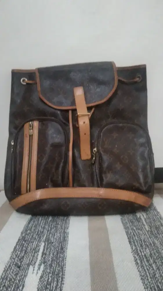 Louis Vuitton Monogram Montsouris. AR 006