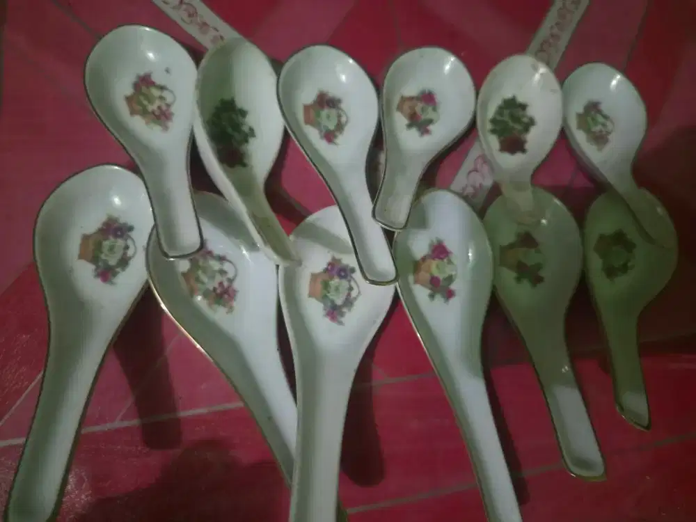 Sendok putih cina masih bagus