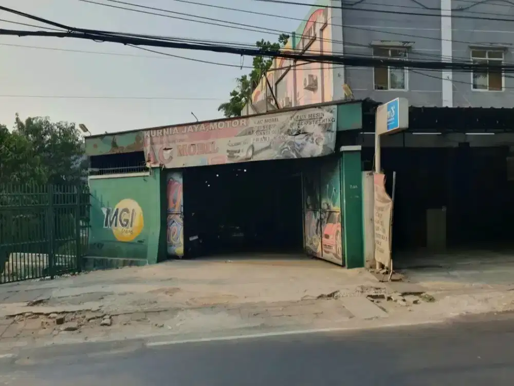 Di sewakan tempat buat usaha/ gudang di pinggir jalan