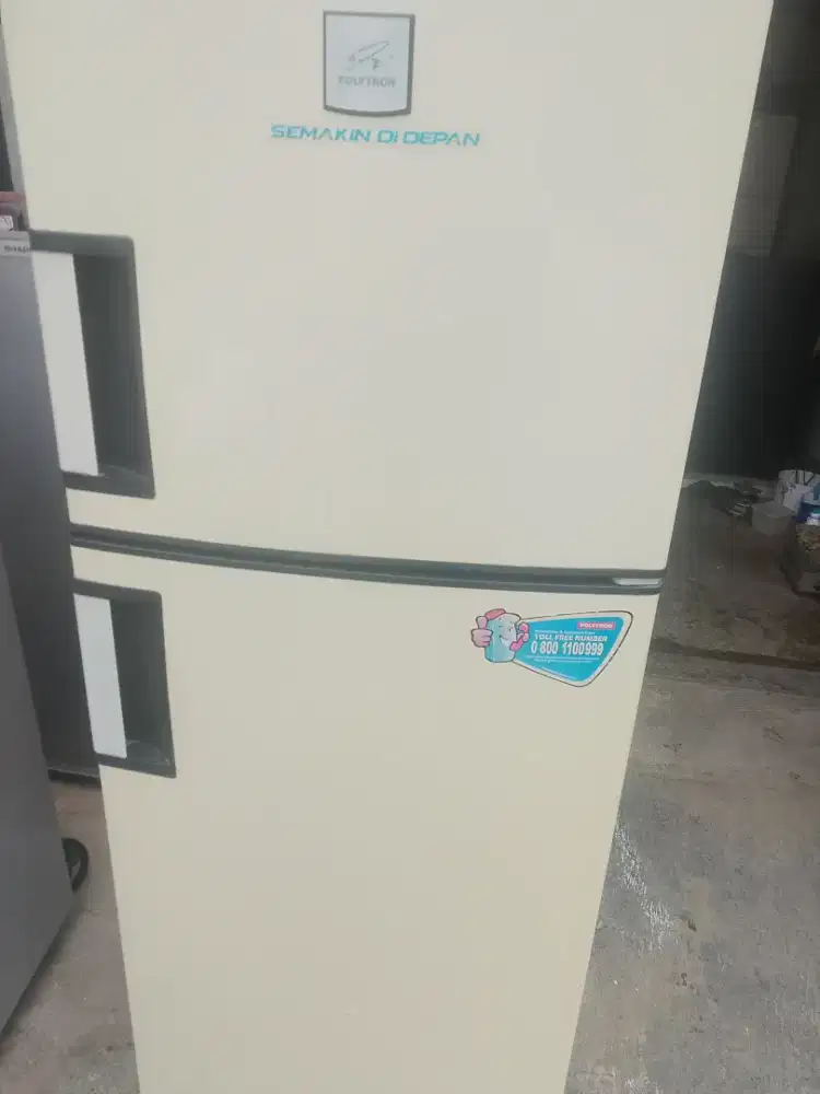 Kulkas 2 pintu polytron non salju