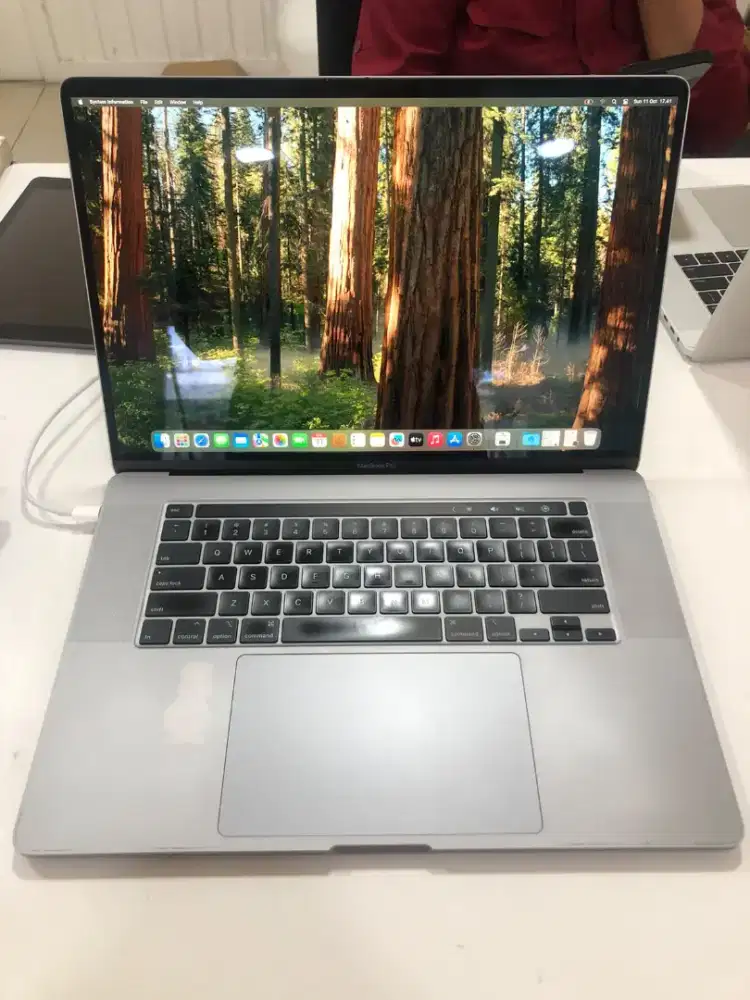 TERMURAH MACBOOK PRO TOUCHBAR 2019 I7 16/512 GREY