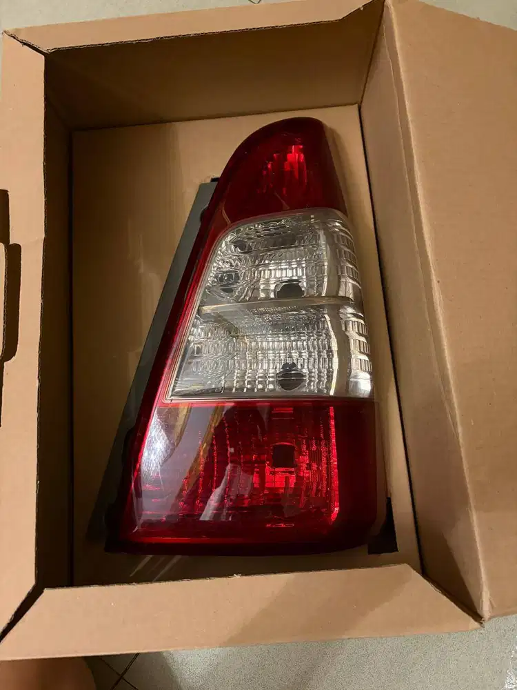 [Jual Murah] Stoplamp Toyota Grand Innova (Kanan) 100% original Toyota