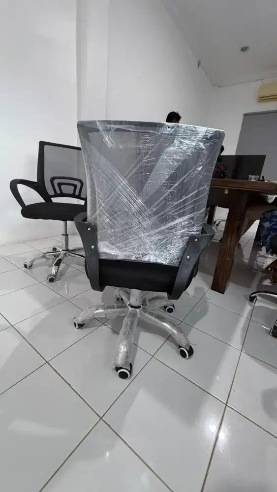 Kursi kantor baru
