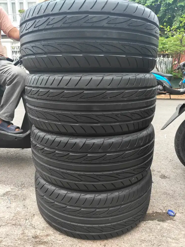 Jual ban copotan mrek Yokohama Advan fleva ukuran 245 40 R19 kond 90%