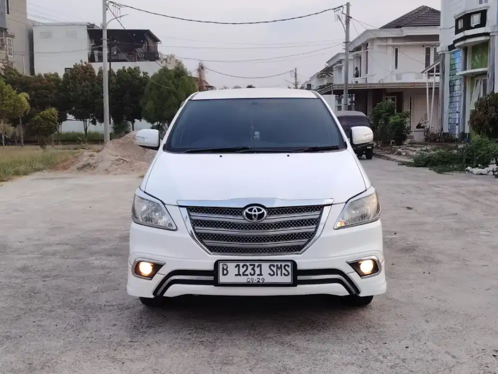 Toyota innova G at matic luxury 2015,Dp 15 juta,istimewa