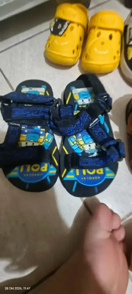 Sandal gunung anak