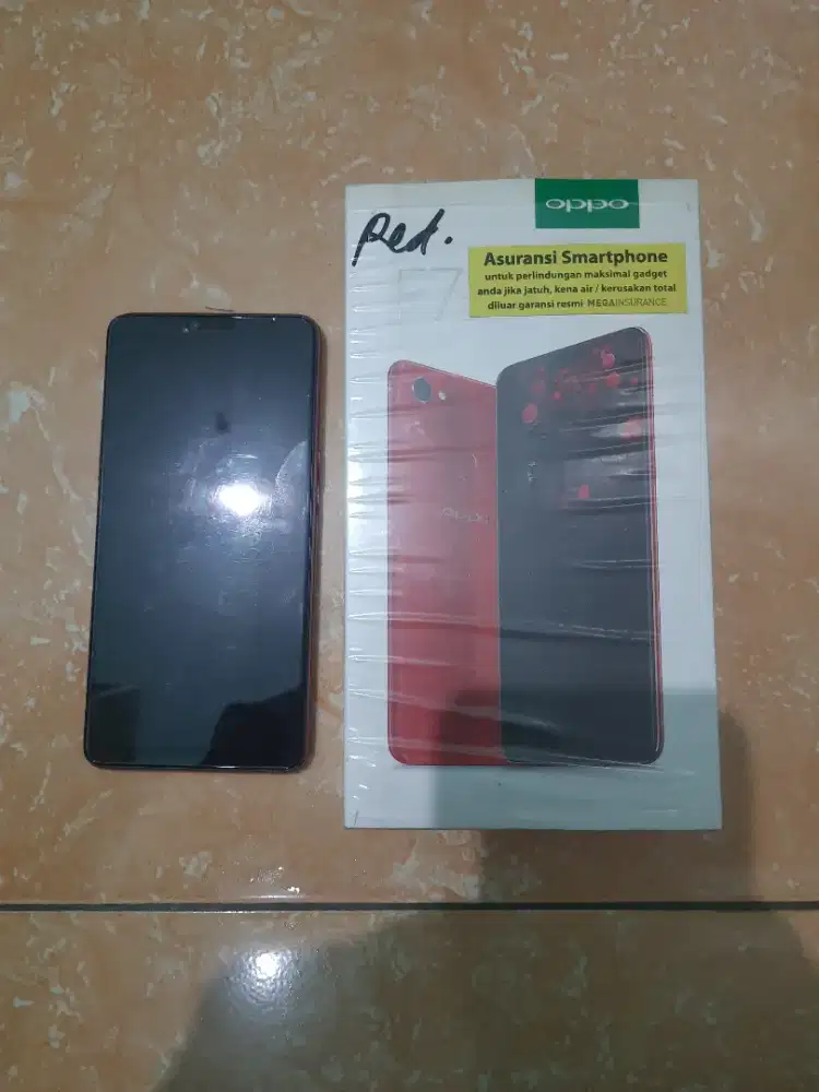 Oppo F7 warna merah