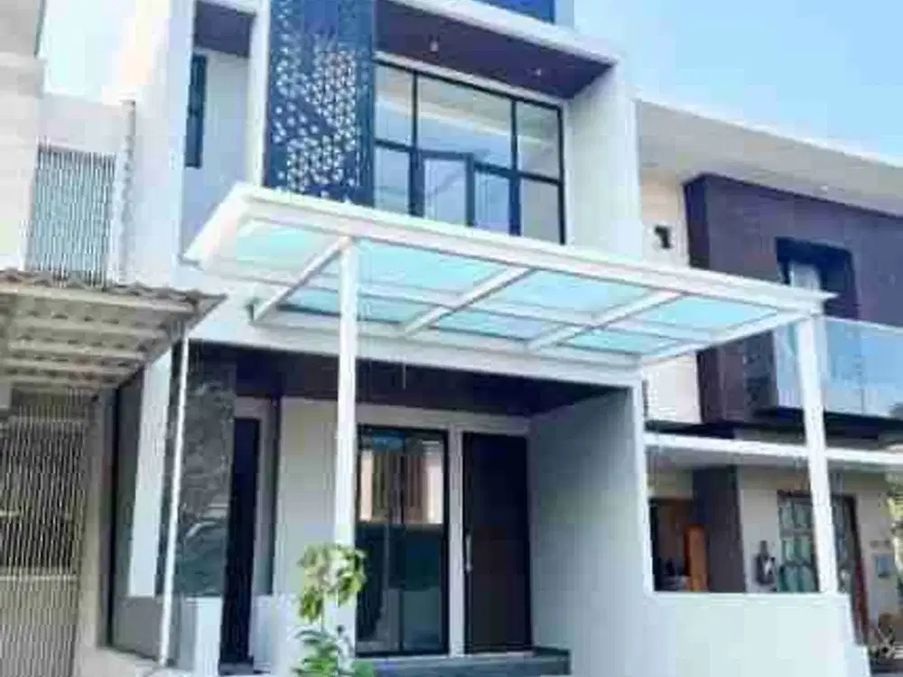 Dijual Rmh 2LT Dian Istana Sby