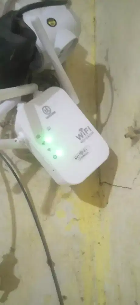 Reapeter penguat sinyal wifi jarak jauh