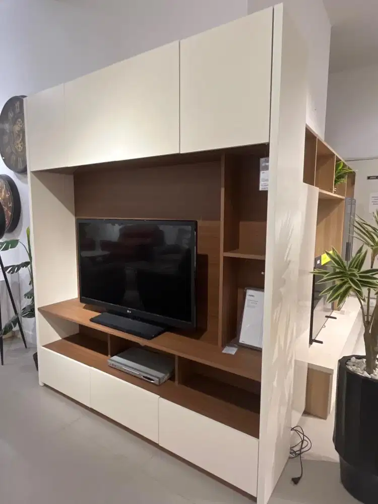 IORA 2 ENTERTAINMENT TV& media stora