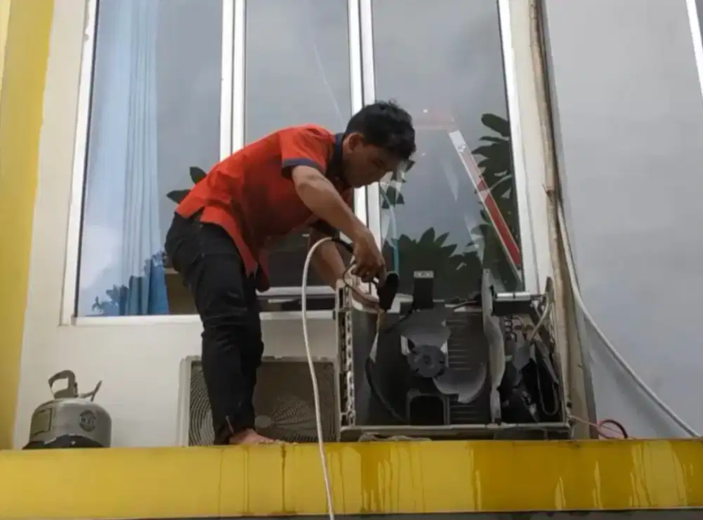 Service Ac,Kulkas,Pompa Air,Mesin Cuci dan Bongkar Pasang AC.