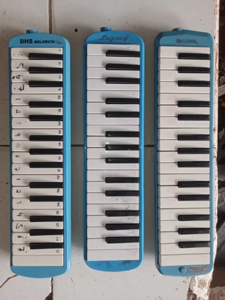 Alat musik tiup piano/ pianika