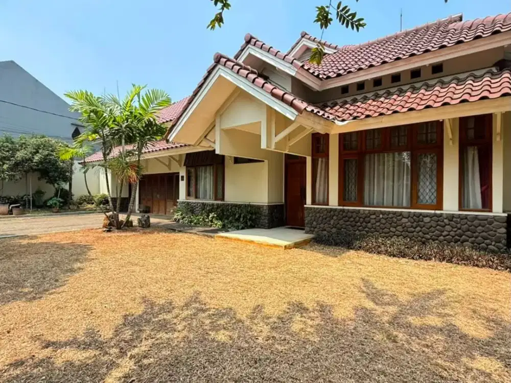 Rumah Terawat Berhalaman Luas di Cilandak 5 Menit ke MRT & Citos
