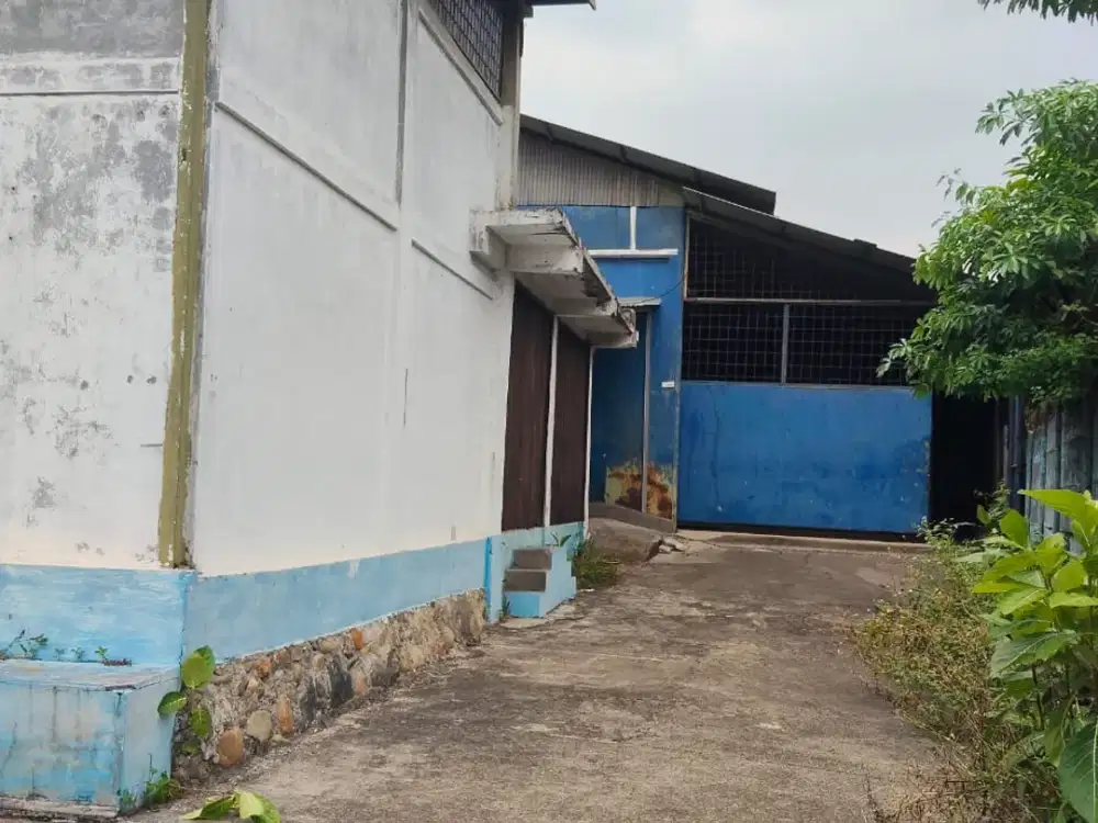 Disewakan Gudang Pinggir Jalan Lokasi Strategis di Wanaherang