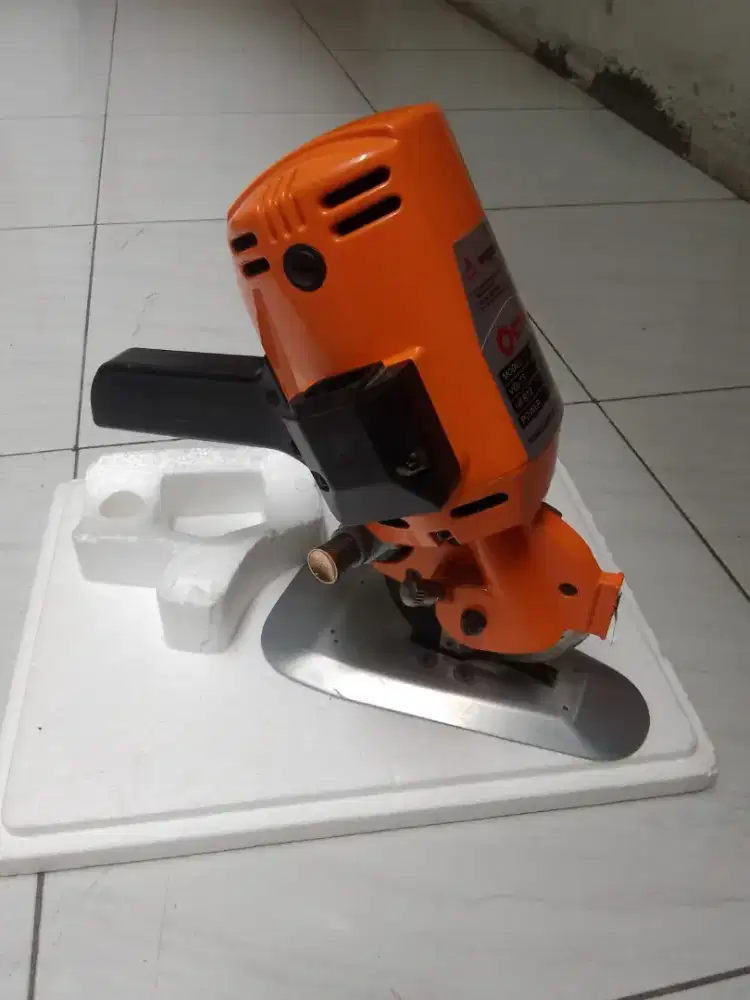 Mesin Potong Kain Octa